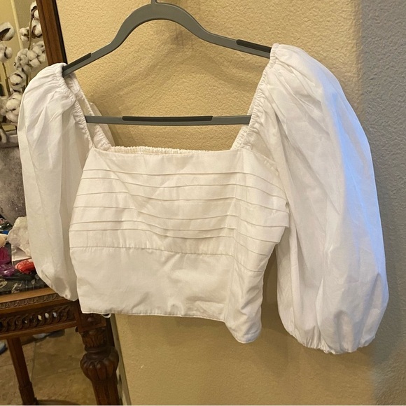 NWT~ABERCROMBIE & FITCH Pleated White Puff Sleeve Cropped Top Size Medium - Picture 3 of 8
